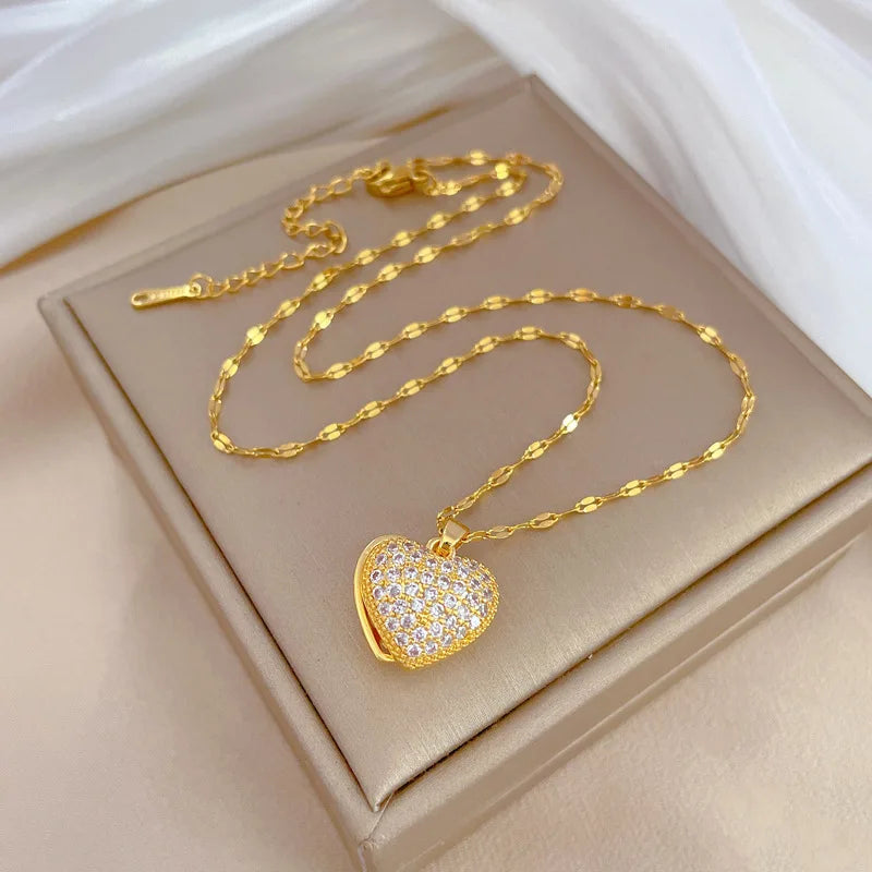 Luxurious Heart Pearl Oyster Necklace