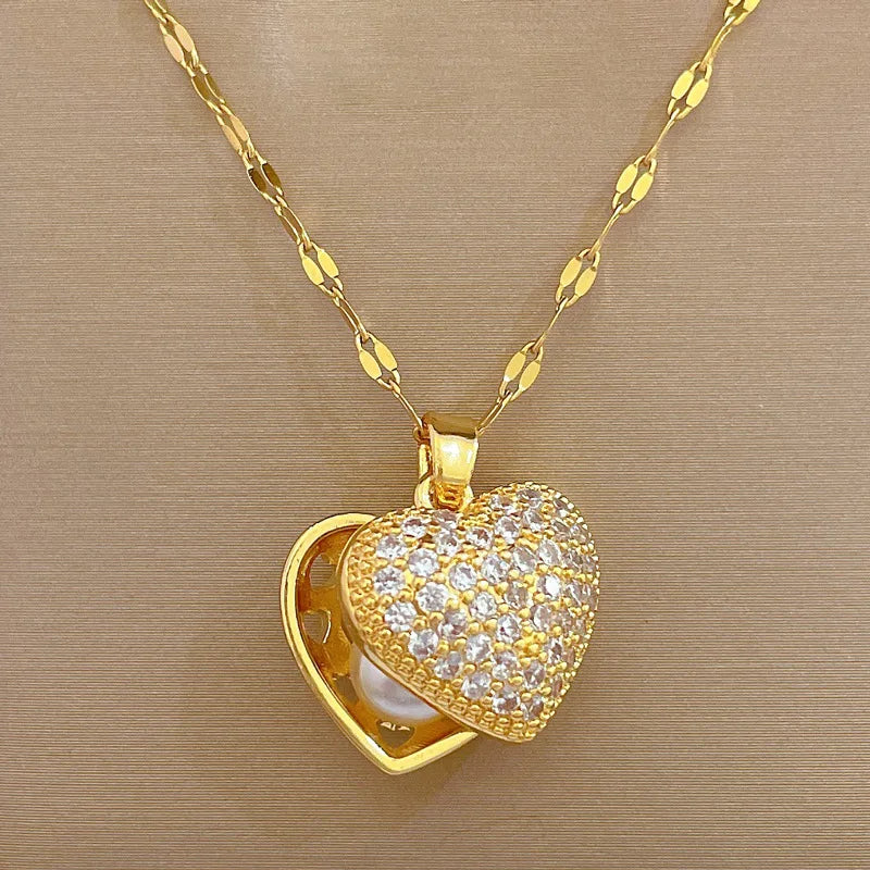 Luxurious Heart Pearl Oyster Necklace