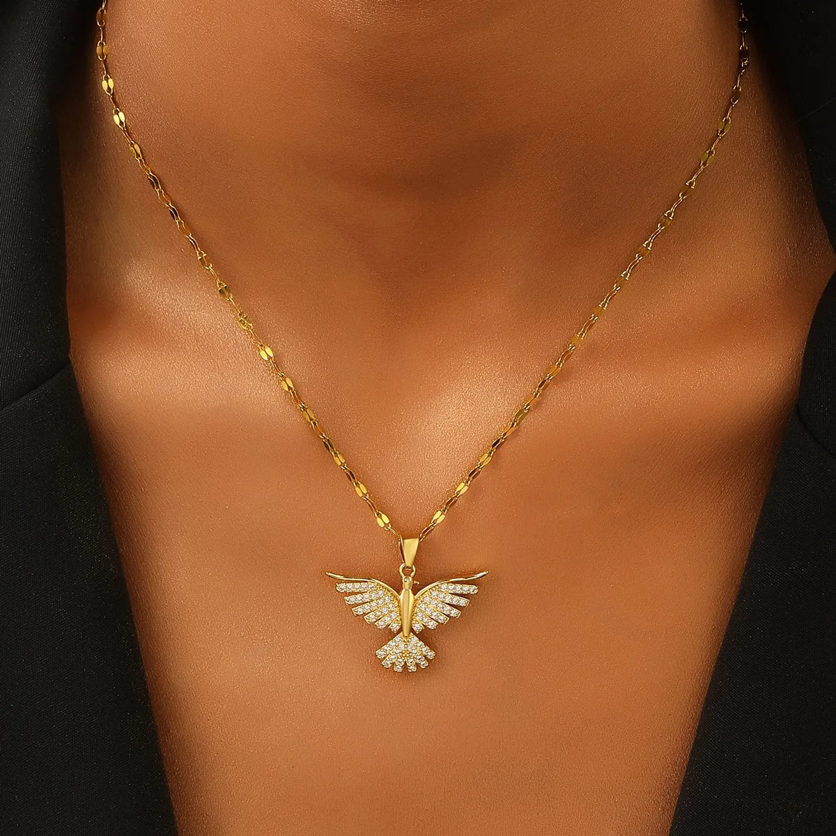 Fashionable Phoenix Necklace with Zircon Copper Inlaid Pendant Necklace